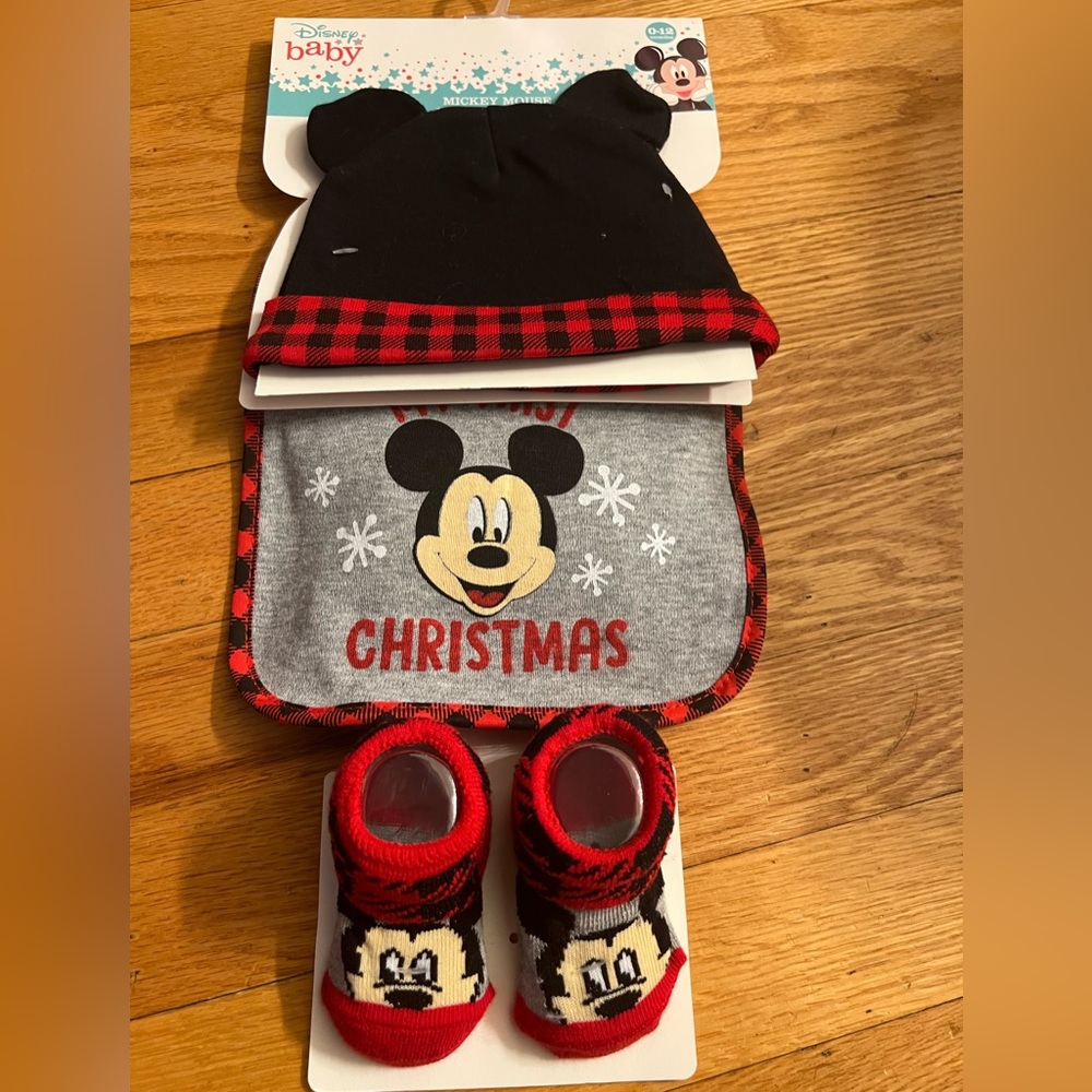Disney Mickey Mouse bib socks hat set